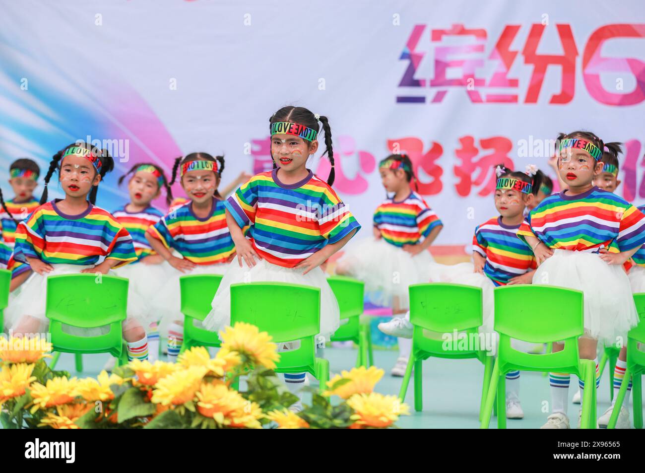 Children perform kindergarten celebrate hi-res stock photography and ...