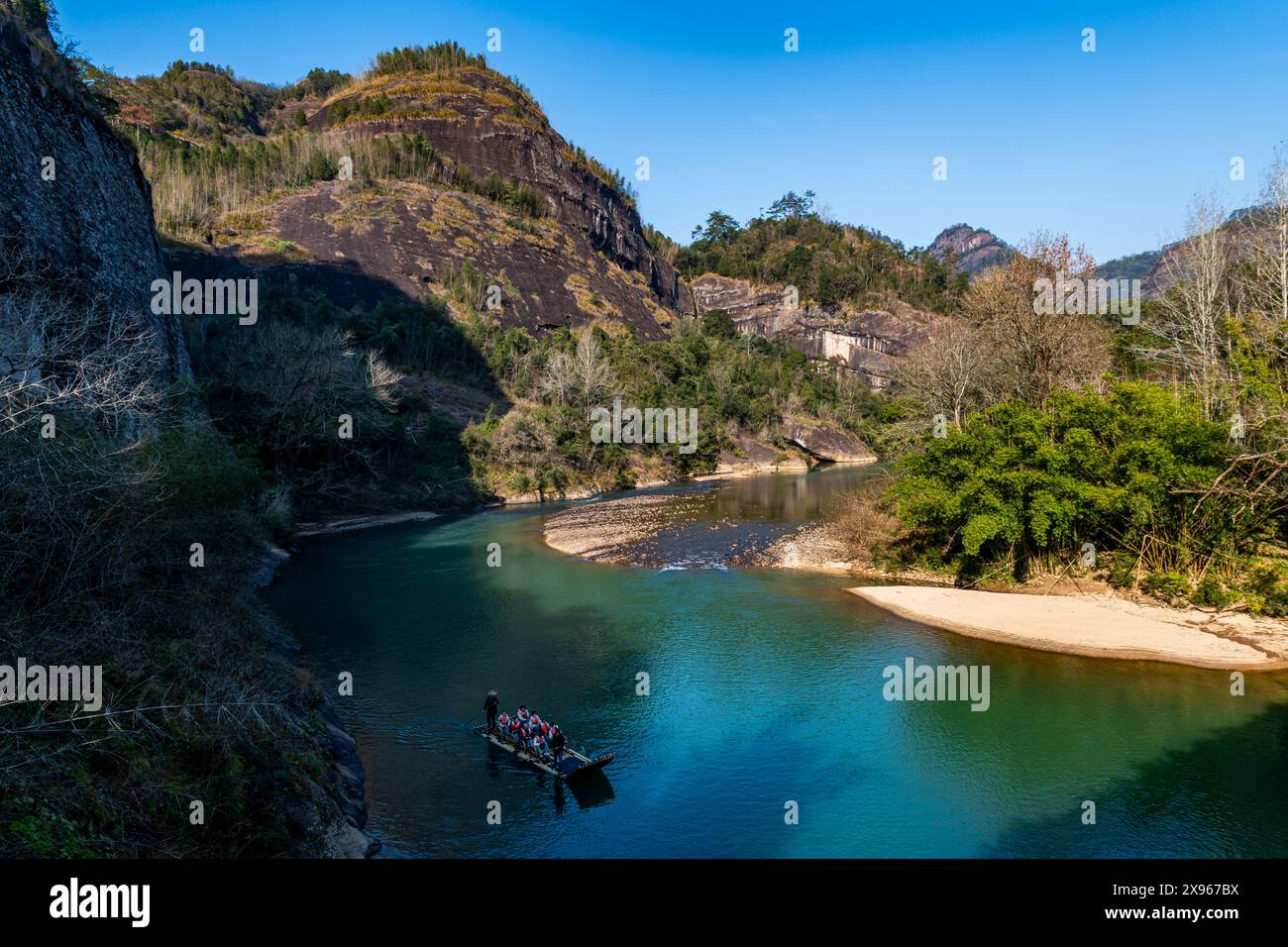 View over River of The Nine Bends (Jiuqu Xi), Wuyi Mountains, UNESCO ...