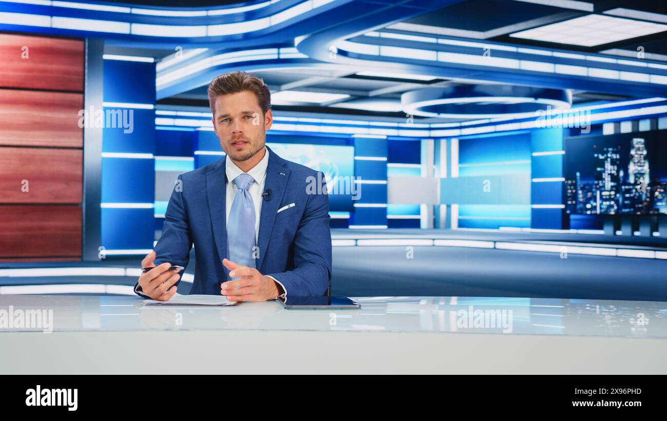 News anchor in tv studio hi-res stock photography and images - Alamy