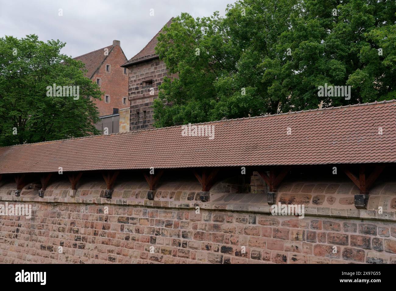 Walk around the city wall, tower, gate tower, moat, fortification ...