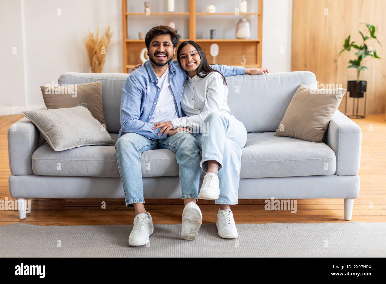Family sitting on couch home hi-res stock photography and images - Alamy