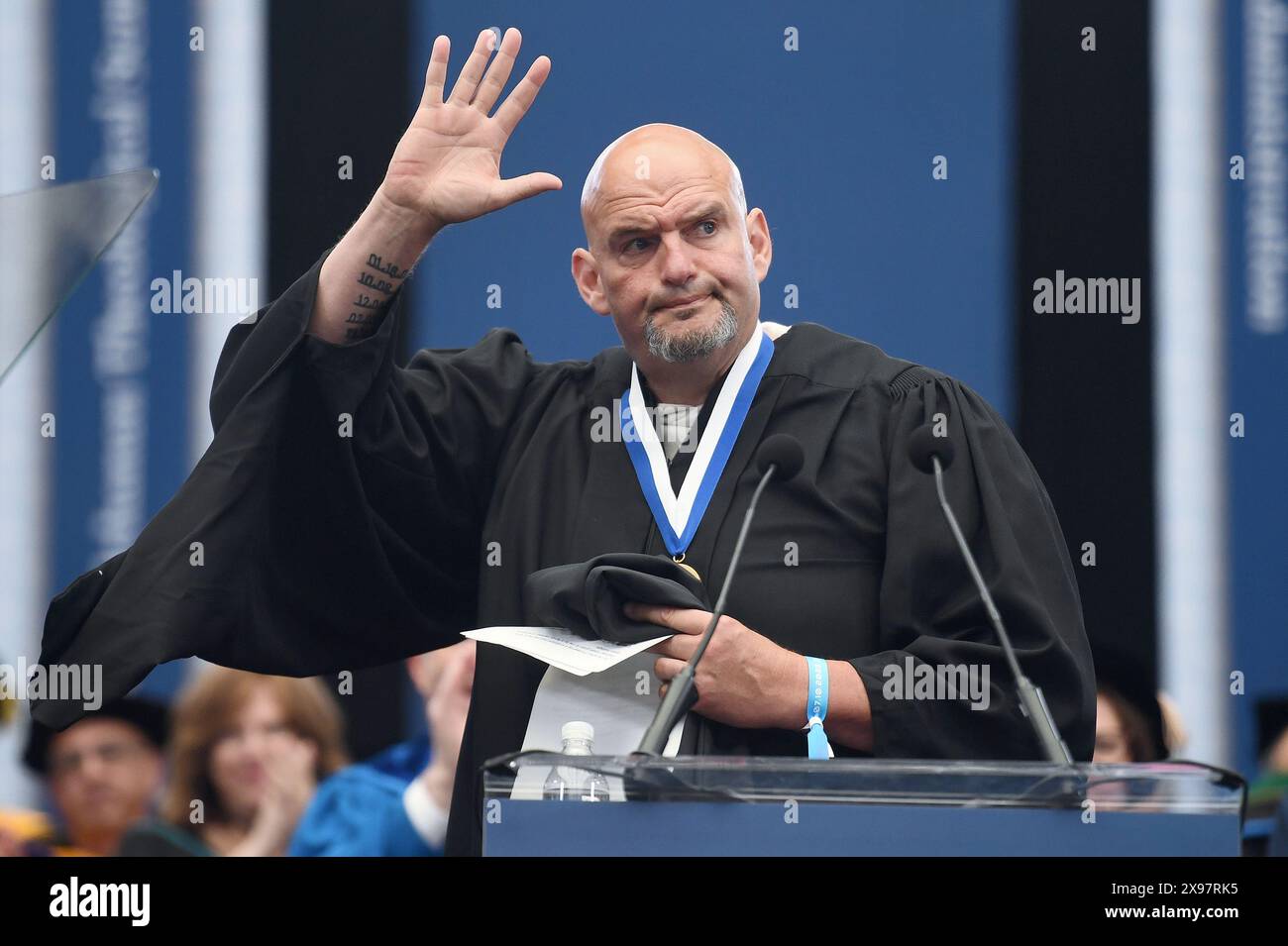New York, USA. 29th May, 2024. Senator John Fetterman (D-PA) speaks at the commencement ceremony for 2024 Yeshiva University graduating class, at the USTA Billie Jean King National Tennis Center's Louse Armstrong Stadium, Flushing Meadow-Corona Park, Queens, NY, May 29, 2024. (Photo by Anthony Behar/Sipa USA) Credit: Sipa USA/Alamy Live News Stock Photo
