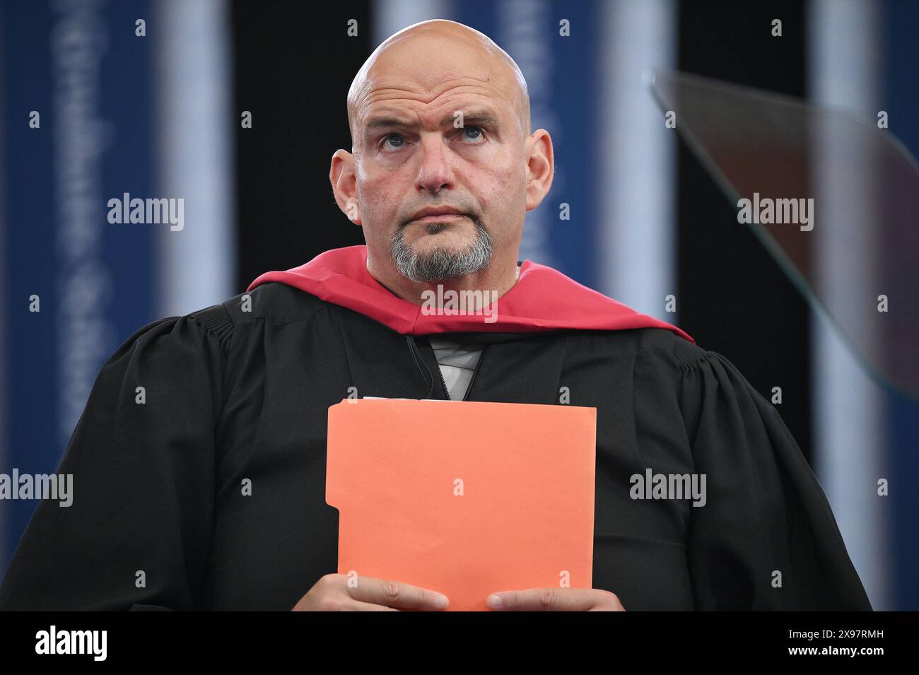 New York, USA. 29th May, 2024. Senator John Fetterman (D-PA) seen removing his colored hood from Harvard University as a sign of protest against their policies concerning the ongoing Israel-Palestinian war during the commencement ceremony for 2024 Yeshiva University graduating class, at the USTA Billie Jean King National Tennis Center's Louse Armstrong Stadium, Flushing Meadow-Corona Park, Queens, NY, May 29, 2024. (Photo by Anthony Behar/Sipa USA) Credit: Sipa USA/Alamy Live News Stock Photo