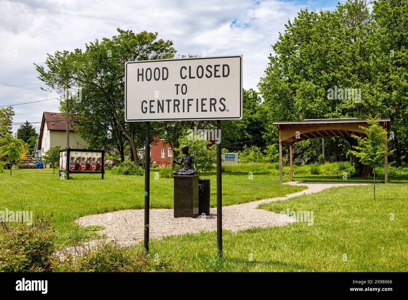 Detroit, Michigan - An anti-gentrification sign posted in the East Canfield Art Park in the East Canfield community. Neighborhoods to the west have ex Stock Photo