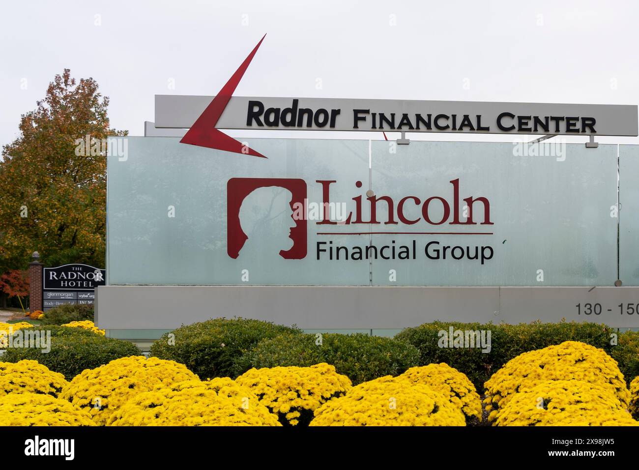 Lincoln financial field exterior hi-res stock photography and images ...