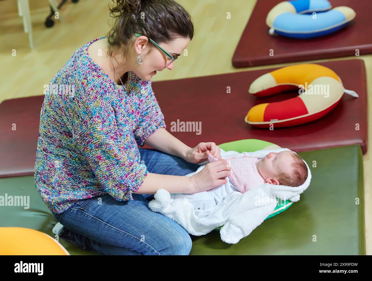Women breastfeeding hi-res stock photography and images - Page 8 