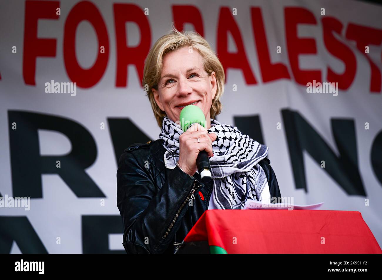 27 April London Pro Palestine March - Juliet Stevenson Stock Photo