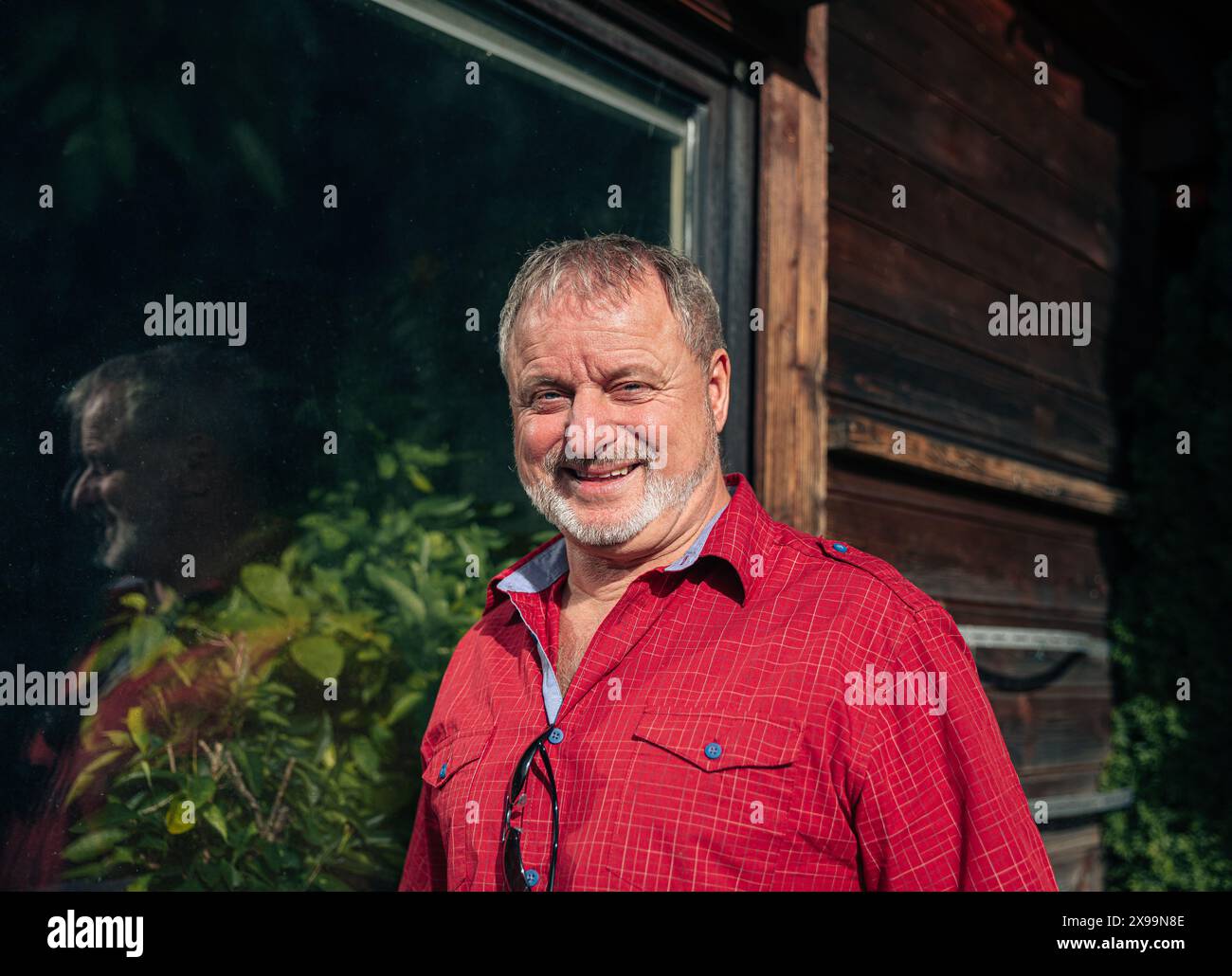 Bearded man and cabin and beard hi-res stock photography and images - Alamy