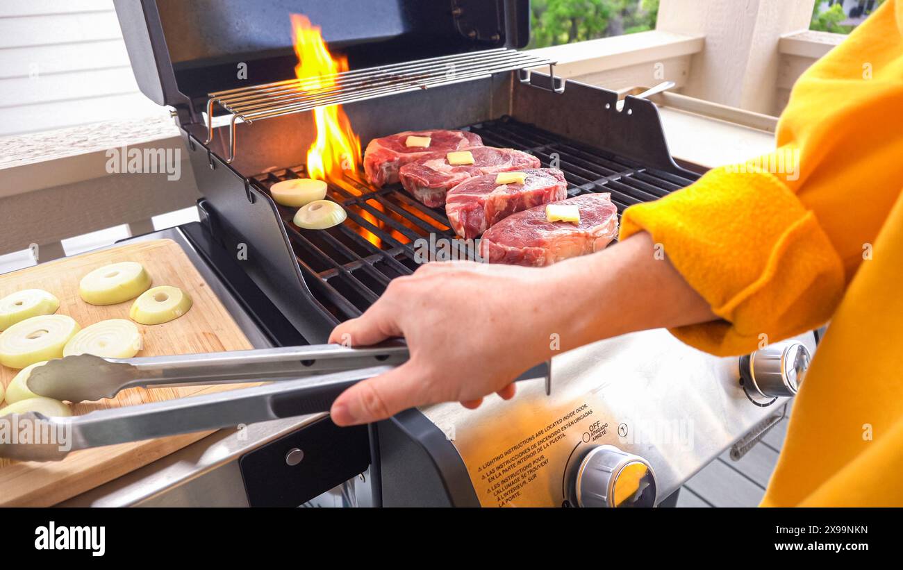 Two burner gas grill hi-res stock photography and images - Alamy