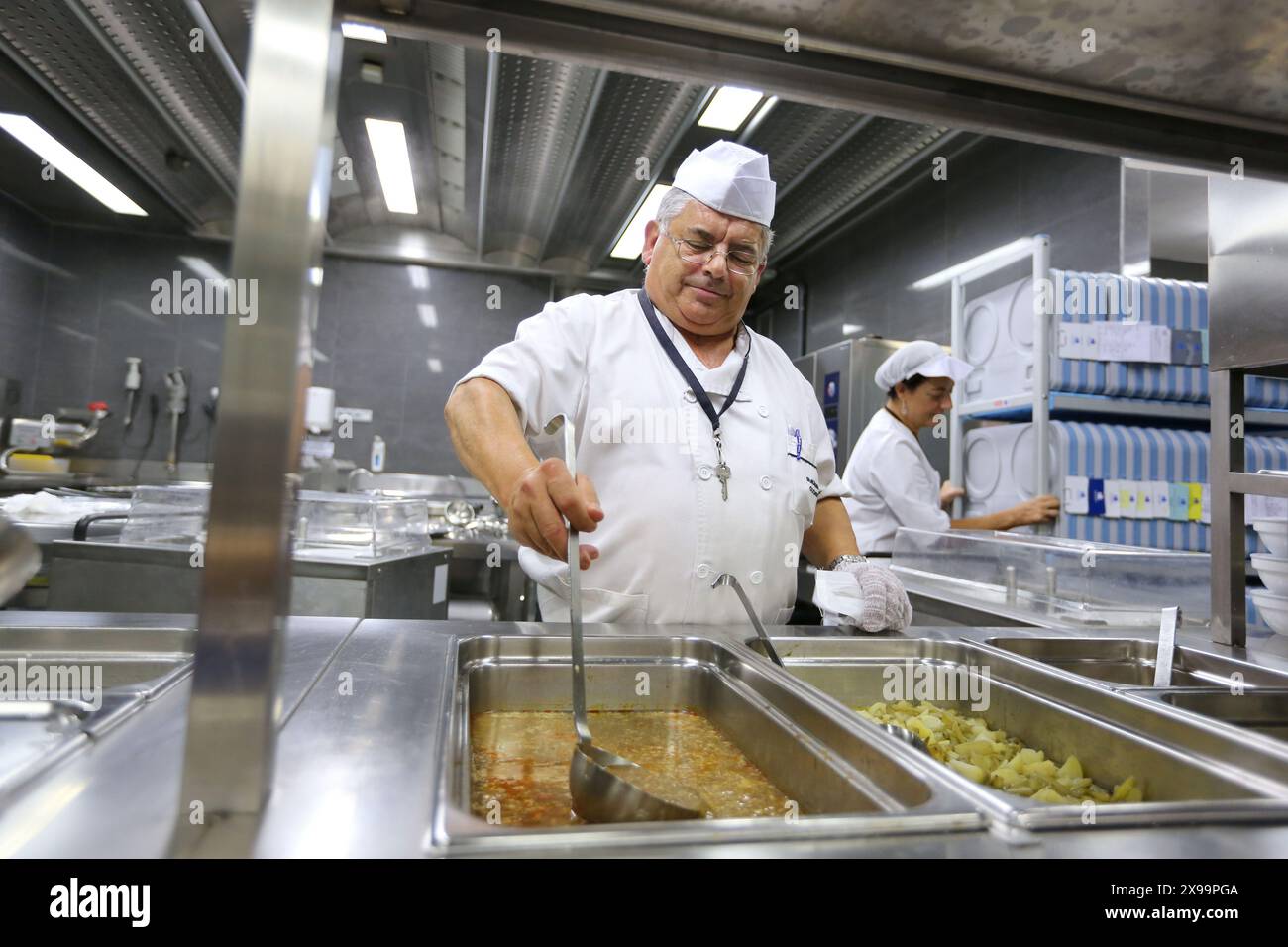 Hospital Kitchen Menu Cook, Food menu preparation, hospital kitchen, Onkologikoa Hospital ...