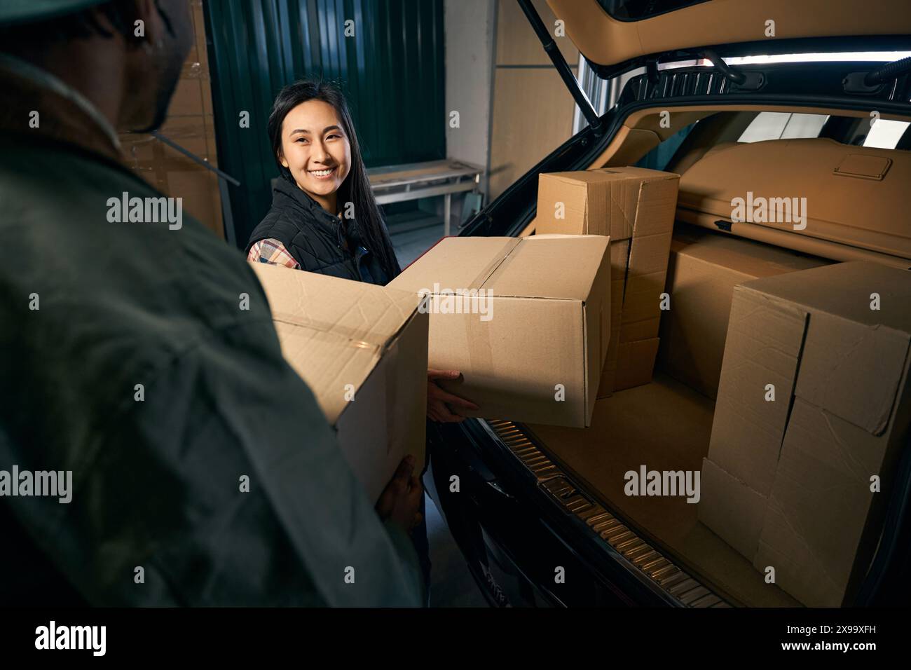 Unloading Stuff Relocation b unloading hi-res stock photography and images - Alamy