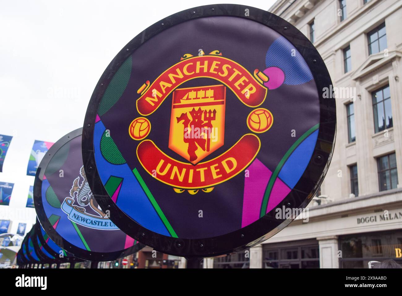 London, UK. 30th May 2024. Manchester United crest is displayed in Regent Street as the Champions League Festival takes over London ahead of the final. Borussia Dortmund will face off with Real Madrid at Wembley Stadium on 1st June. Credit: Vuk Valcic/Alamy Live News Stock Photo