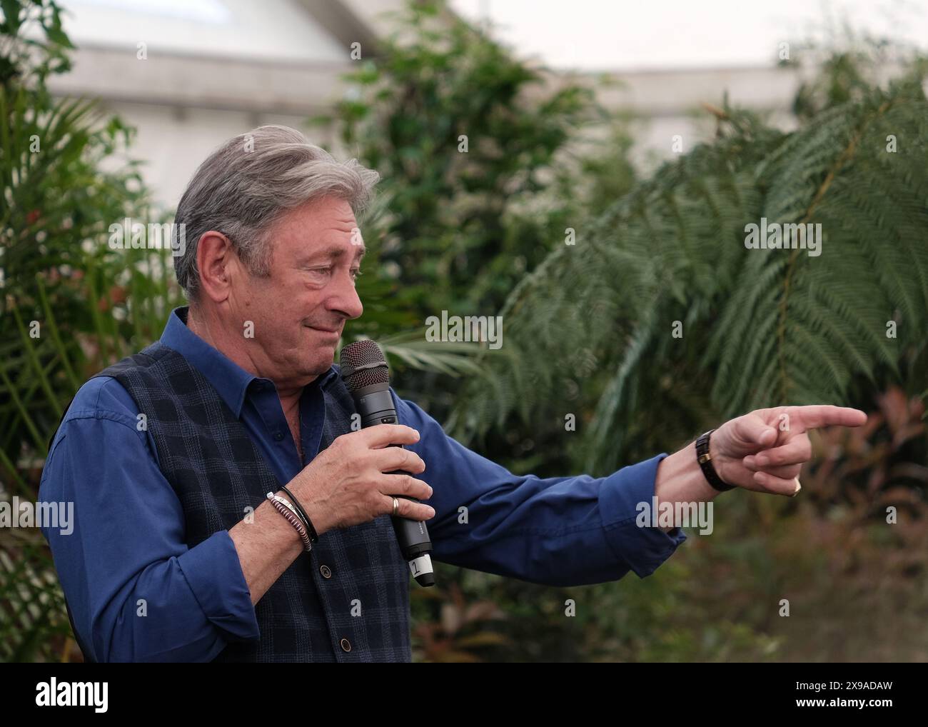 Broadcaster Alan Titchmarsh speaking at the annual Malvern Spring Festival flower show in Worcestershire Stock Photo