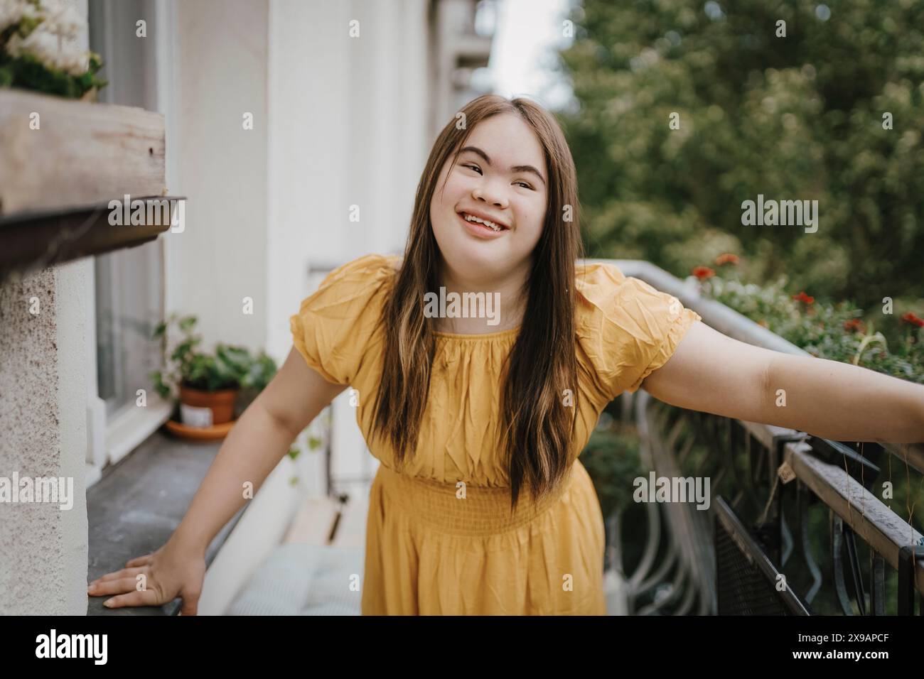 Indian woman standing in balcony hi-res stock photography and images ...