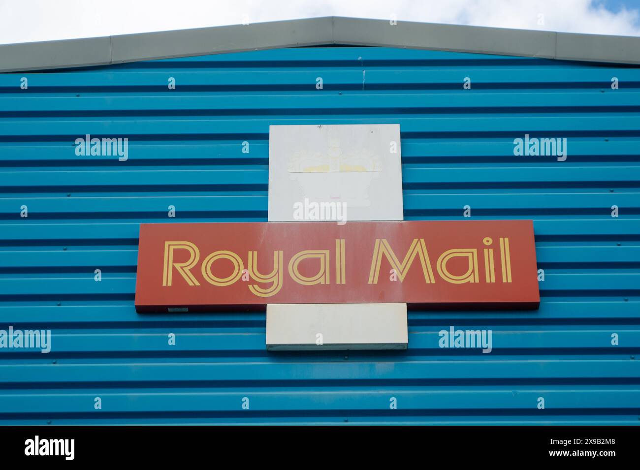 Maidenhead, UK. 30th May, 2024. The Royal Mail sorting office in Maidenhead, Berkshire. The owner of Royal Mail, International Distribution Services, has reportedly accepted a £3.5bn takeover bid from a Czech billionaire, Daniel Kretinsky, Kretinsky's EP Group. The sale of Royal Mail, is however, subject to shareholder and Government approval. The National Security and Investment Act 2021, gives Government ministers the power to block the sale of companies that are considered part of critical national infrastructure. Credit: Maureen McLean/Alamy Stock Photo