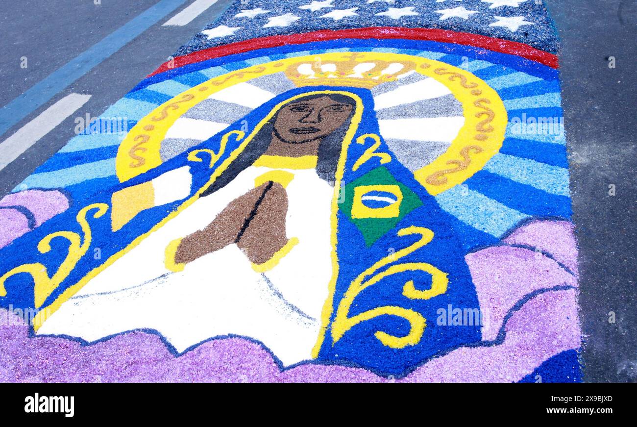 May 30, 2024, Rio De Janeiro, Rio De Janeiro, Brasil: Rio de Janeiro (RJ), 05/30/2024 - HOLIDAY/CARPET/CORPUS CHRISTI/RJ - The celebration of Corpus Christi Day, which takes place this Thursday (30), features the traditional assembly of salt carpets, which symbolize the procession of Jesus' arrival in Jerusalem, in the Metropolitan Cathedral of Rio de Janeiro. (Foto: Onofre Veras/Thenews2/Zumapress) (Credit Image: © Picasa/TheNEWS2 via ZUMA Press Wire) EDITORIAL USAGE ONLY! Not for Commercial USAGE! Stock Photo