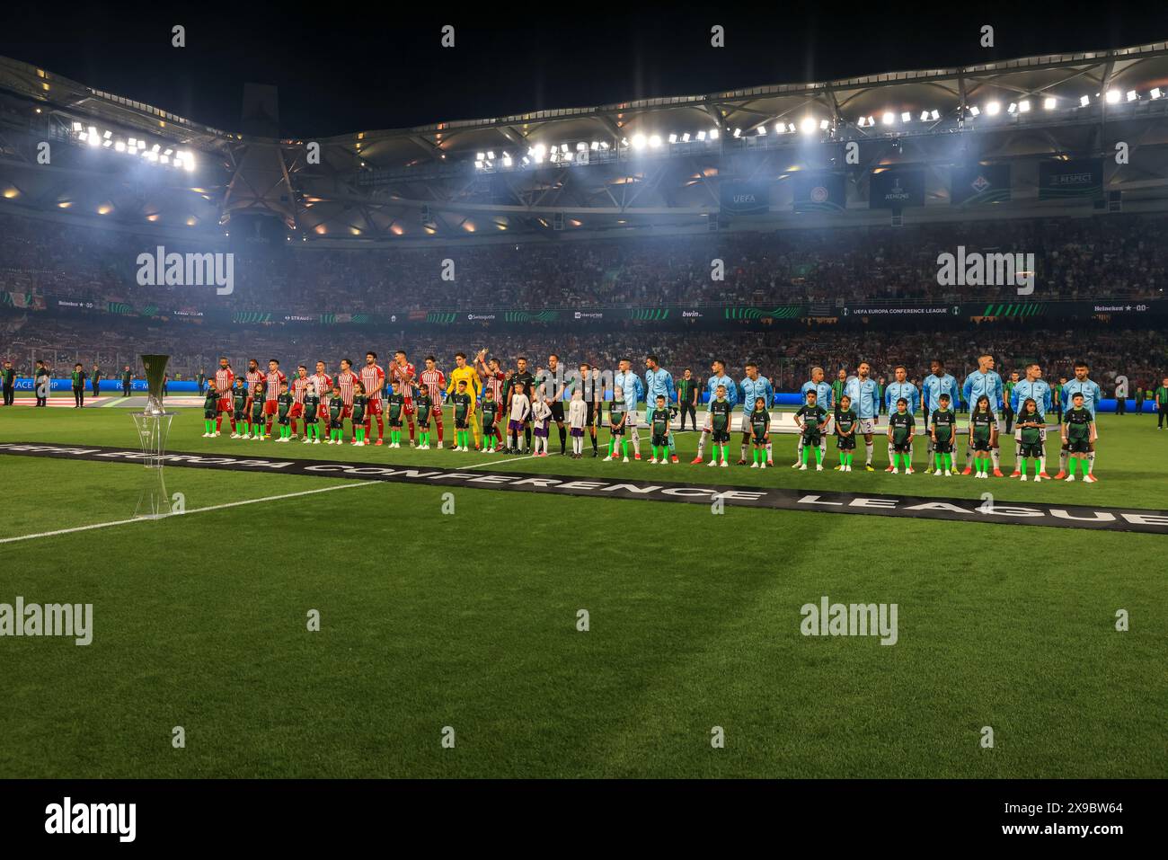 ATHENS, GREECE - MAY 29: Teams lineup prior to the UEFA Europa Conference League 2023/24 final match between Olympiacos FC and ACF Fiorentina at AEK Arena on May 29, 2024 in Athens, Greece.(Photo by MB Media) Stock Photo