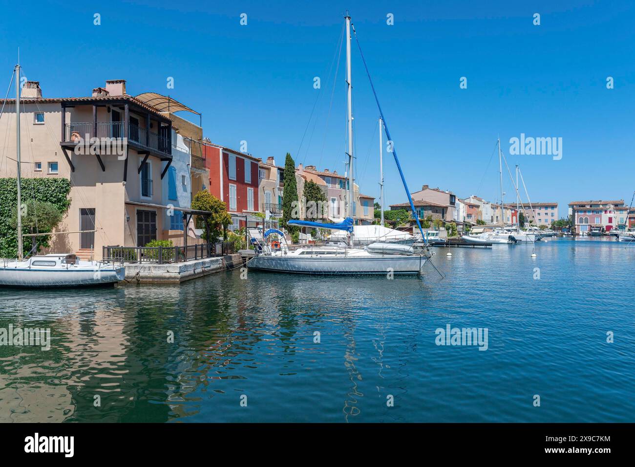 Townscape at the Colourful Houses, Maisons de colorees, Port Grimaud, Var, Provence-Alpes-Cote d Azur, France Stock Photo