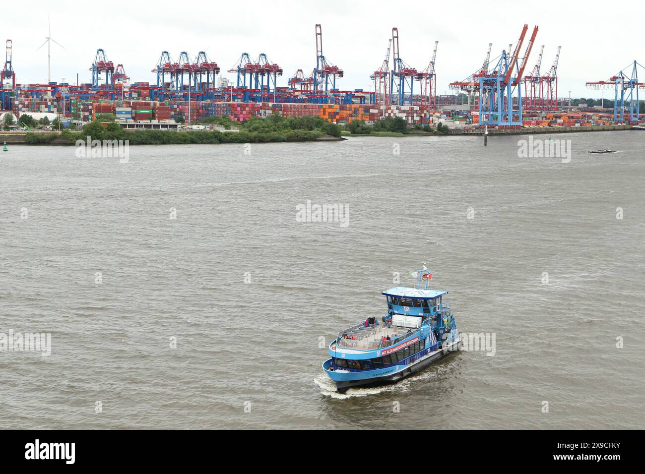 Containerterminals im Hamburger Hafen. Altona Hamburg *** Container terminals in the Port of Hamburg Altona Hamburg Stock Photo