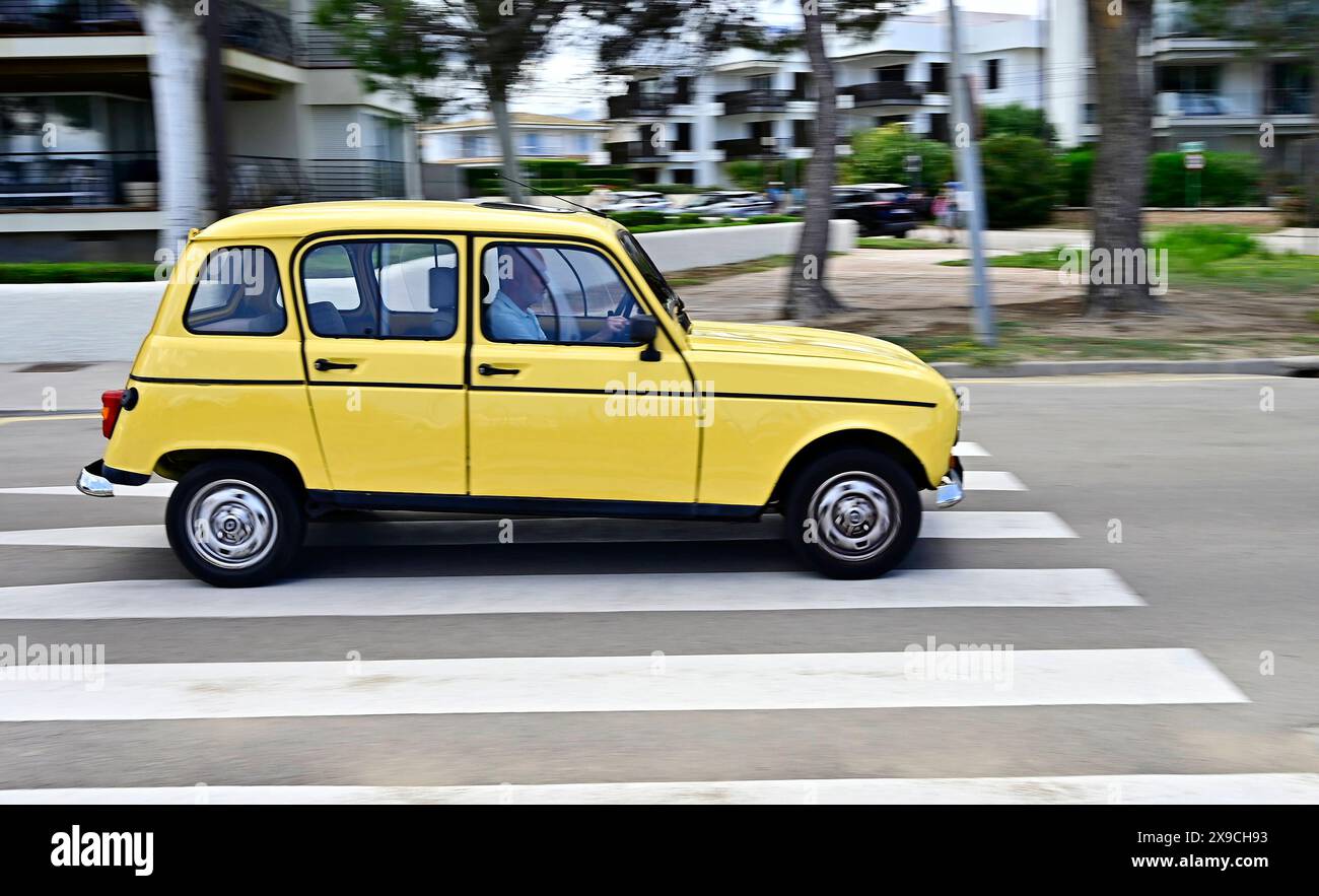 Bordeaux | Renault R4 Export (1968) 845 cc / 26 CV / 110 km