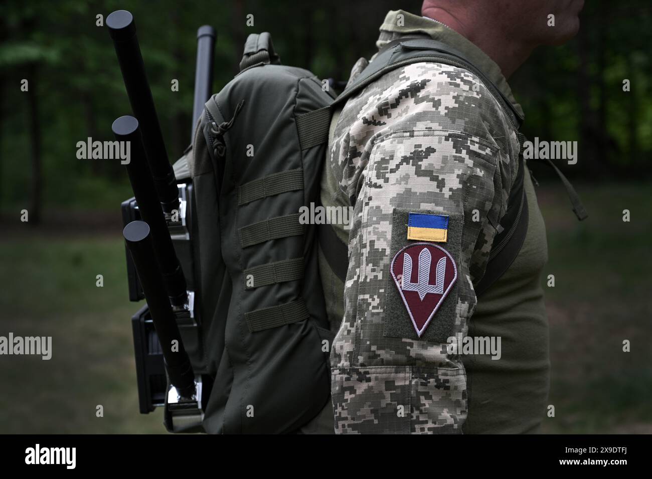 Ukrainian military with antidrone backpack. WB, radioelectronic