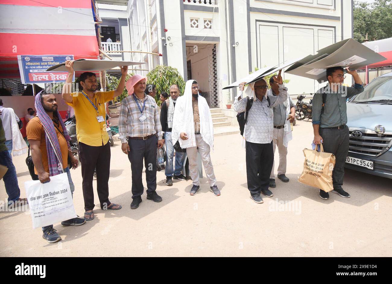 Patna, India. 30th May, 2024. PATNA, INDIA MAY 30 Poll officials