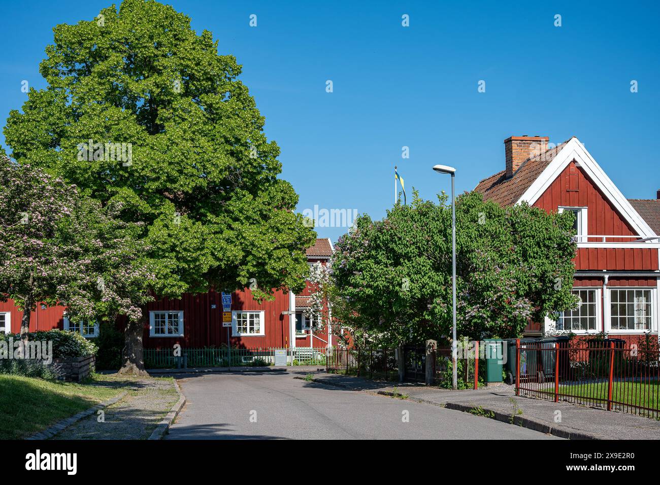 Garden red wooden house hi-res stock photography and images - Alamy