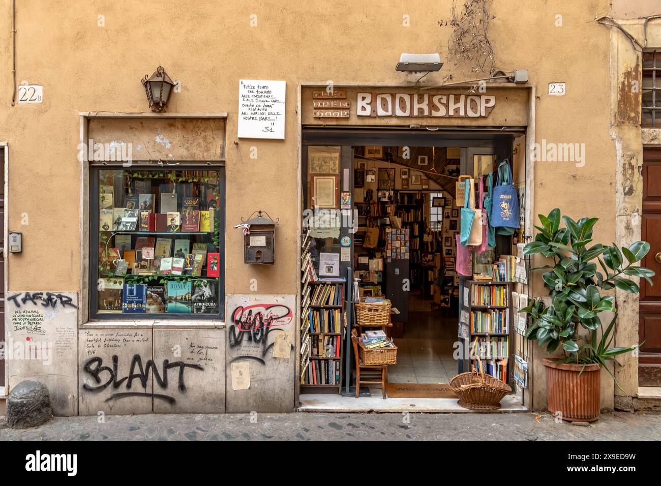 The Open Door Bookshop ,a bookshop on Via della Lungaretta in the Trastevere district of Rome, Italy Stock Photo