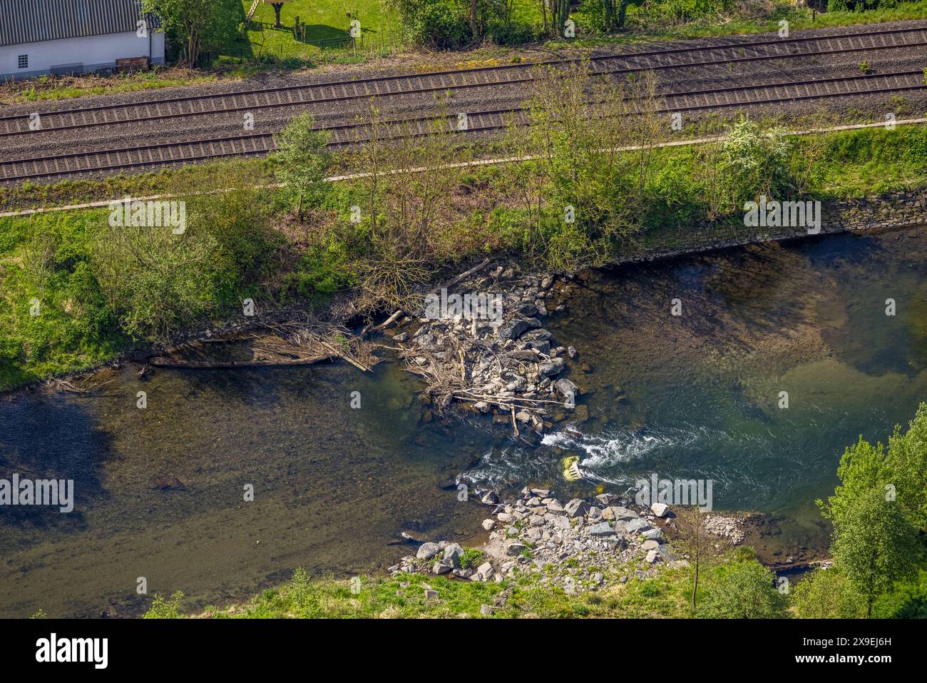 Luftbild, Geröll im Fluss Ruhr, Velmede, Bestwig, Sauerland, Nordrhein-Westfalen, Deutschland ACHTUNGxMINDESTHONORARx60xEURO *** Aerial photo, debris in the Ruhr river, Velmede, Bestwig, Sauerland, North Rhine-Westphalia, Germany ATTENTIONxMINDESTHONORARx60xEURO Stock Photo