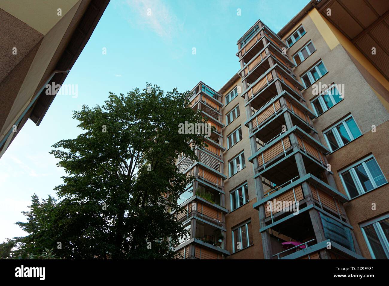 Low rise apartment complex hi-res stock photography and images - Alamy