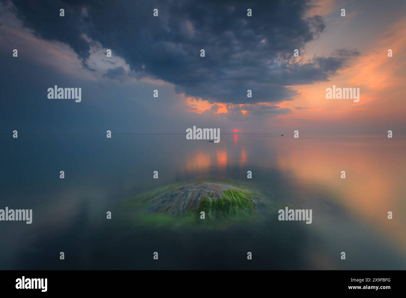Rock submerged in sea water hi-res stock photography and images - Alamy