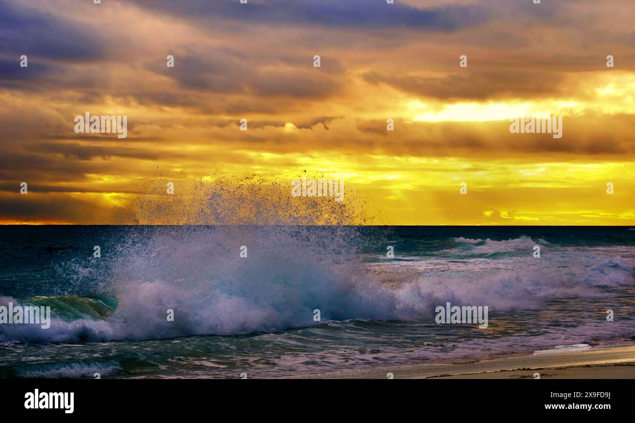 Ocean wave beach australia hi-res stock photography and images - Alamy