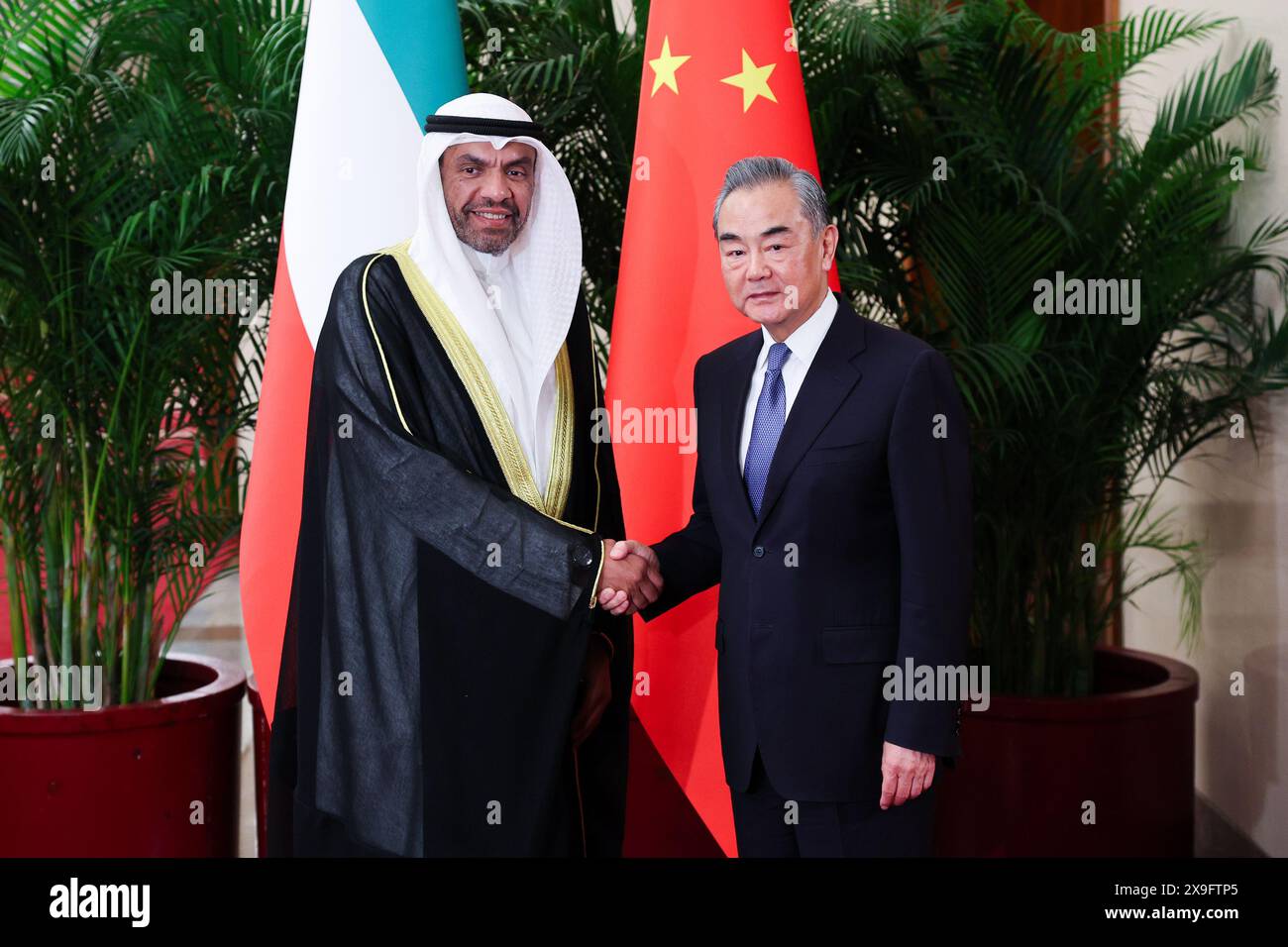 China's Foreign Minister Wang Yi stated in a call with his Kuwaiti counterpart that the current war should never have