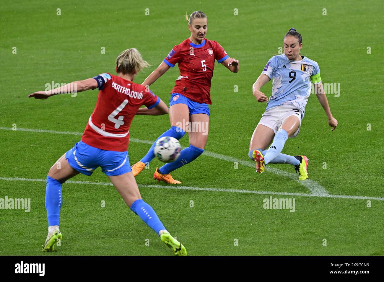 Prague, Czech Republic. 31st May, 2024. Czech Republic vs Belgium, Group A2 match of the European Championship 2025 qualification, in Prague, May 31, 2024. L-R Petra Bertholdova and Gabriela Slajsova (CZE) and Tessa Wullaert (BEL). Credit: Roman Vondrous/CTK Photo/Alamy Live News Stock Photo