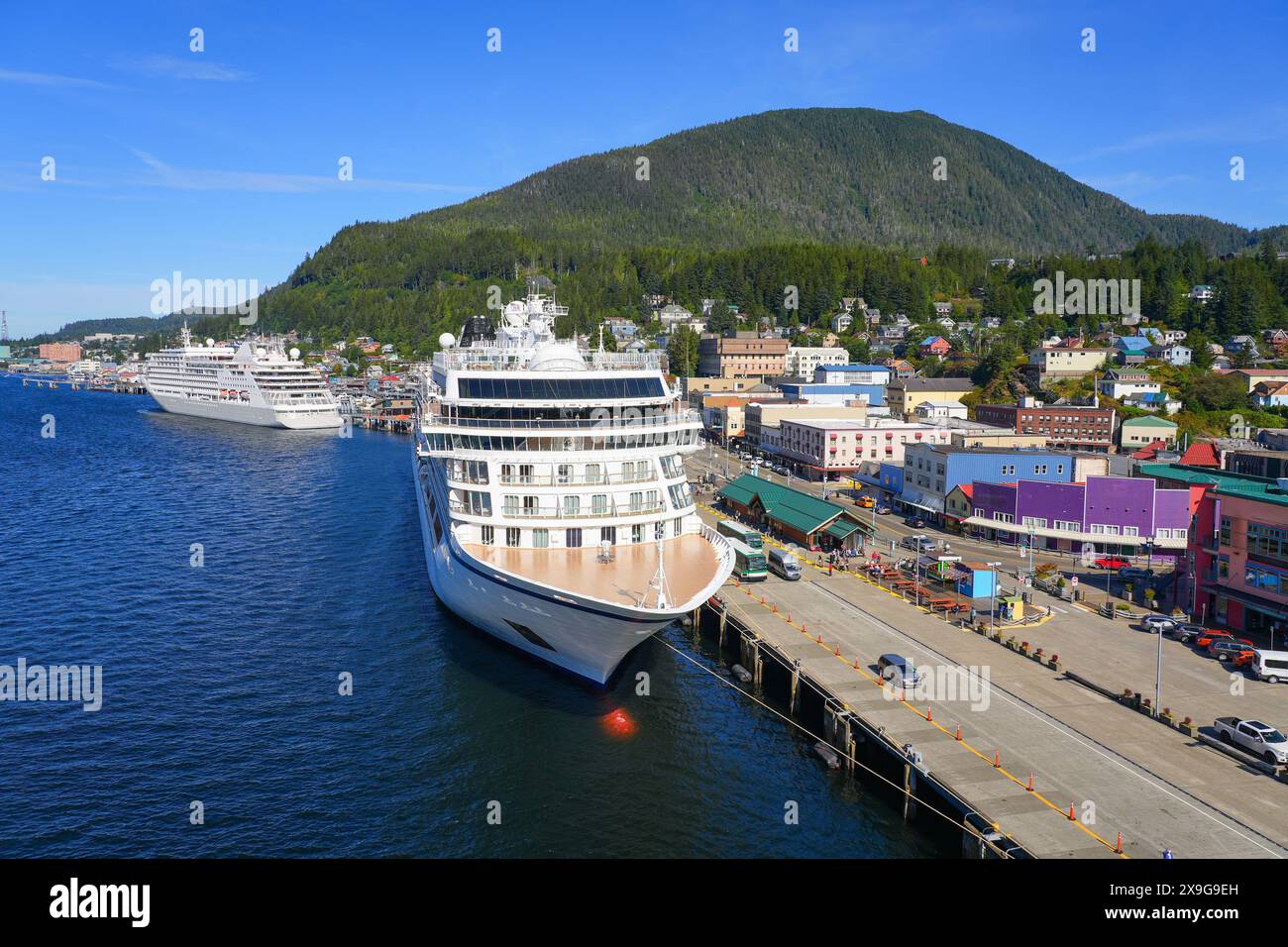 cruise-ship-moored-in-downtown-ketchikan-the-southernmost-town-in