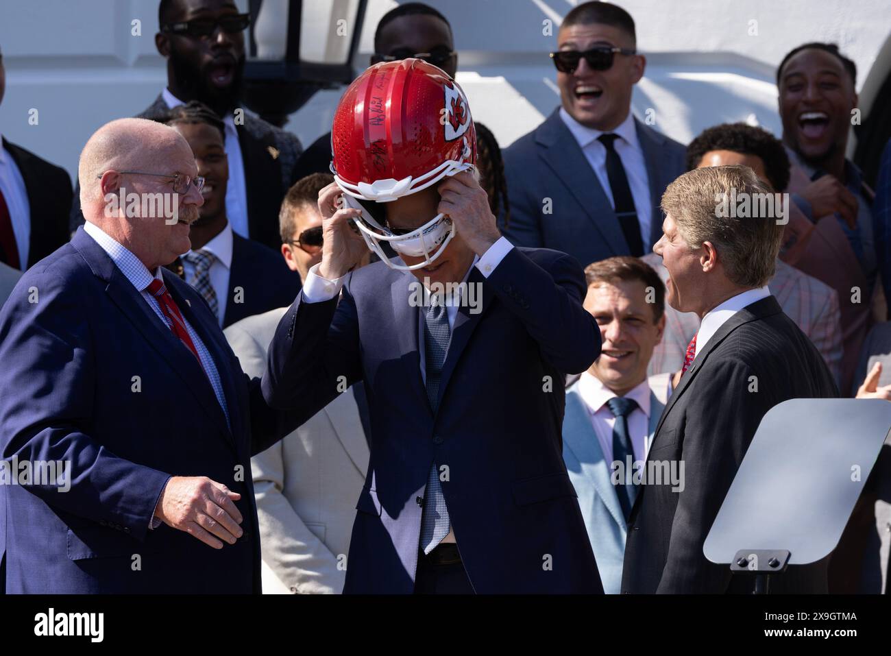 Washington, United States. 31st May, 2024. US President Joe Biden (C