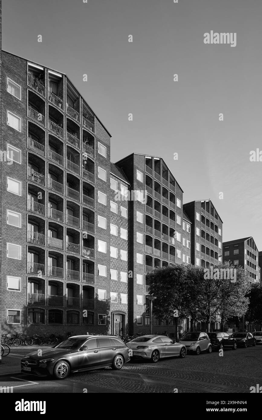Dronningegården (designed by Kay Fisker, 1958), early morning; Adelgade