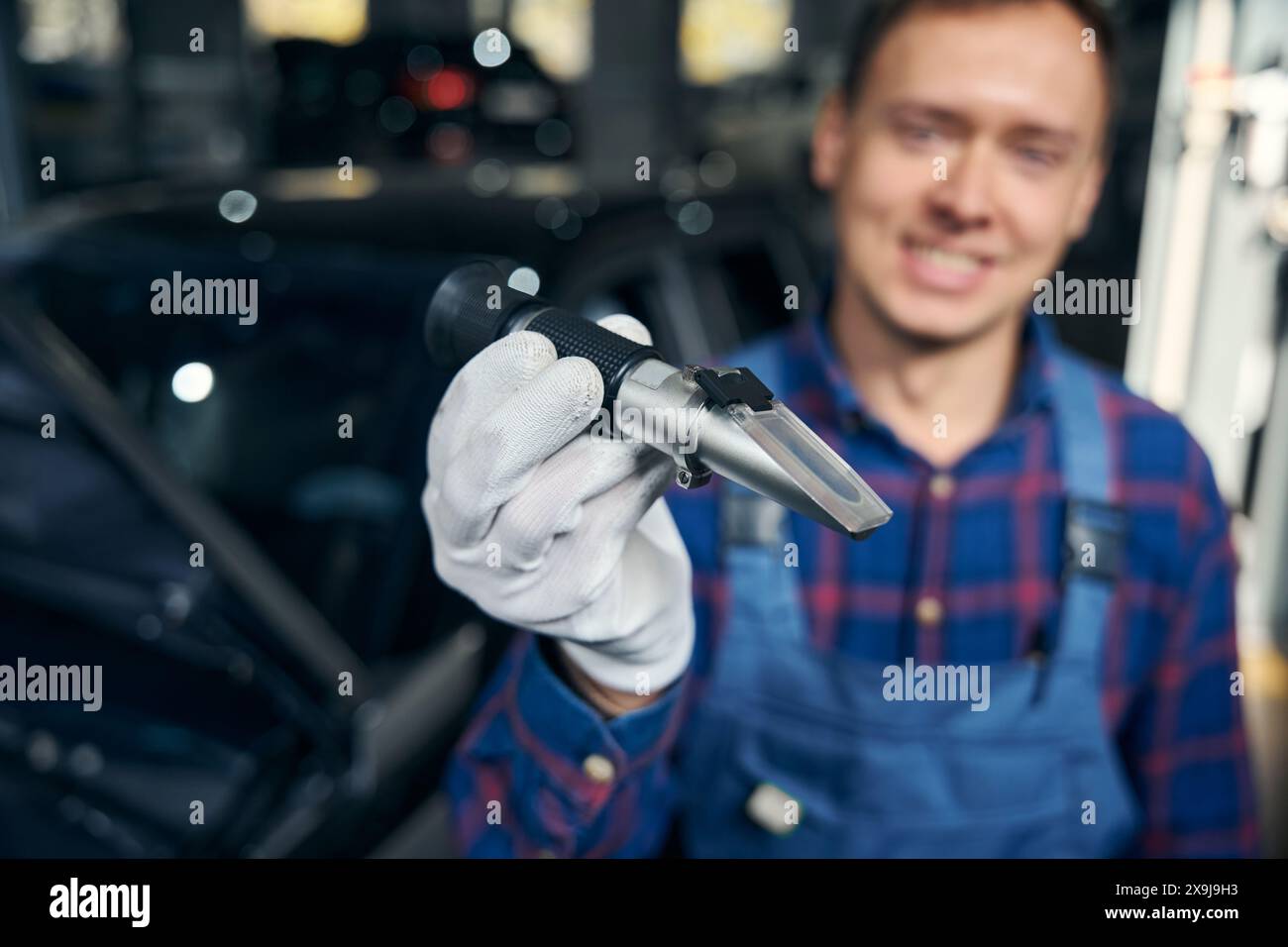 Refractometer Mechanic Auto refractometer hi-res stock photography and images - Alamy