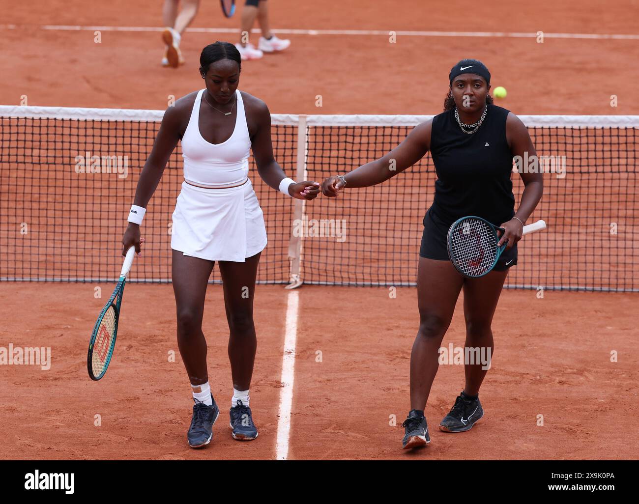 (240601) -- PARIS, June 1, 2024 (Xinhua) -- Alycia Parks (L) fists with Hailey Baptiste of the United States during the women's doubles first round match between Wang Xinyu of China/Shibahara Ena of Japan and Alycia Parks/Hailey Baptiste of the United States at the French tennis tournament in Paris, France, June 1, 2024. (Xinhua/Gao Jing) Stock Photo