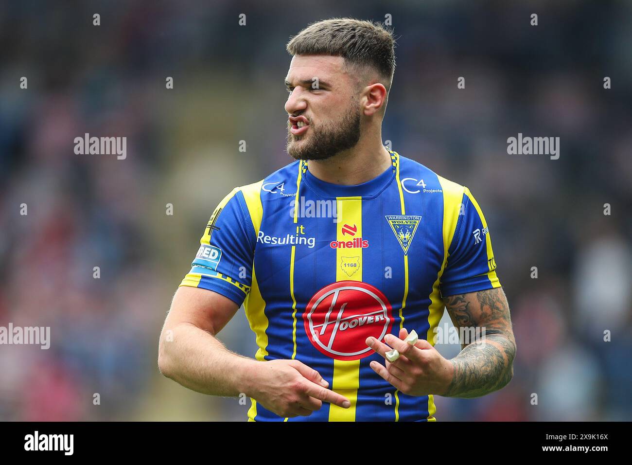 Connor Wrench of Warrington Wolves gives his teammates instructions during the Betfred Super League Round 13 match Warrington Wolves vs Wigan Warriors at Halliwell Jones Stadium, Warrington, United Kingdom, 1st June 2024  (Photo by Gareth Evans/News Images) in Warrington, United Kingdom on 6/1/2024. (Photo by Gareth Evans/News Images/Sipa USA) Stock Photo