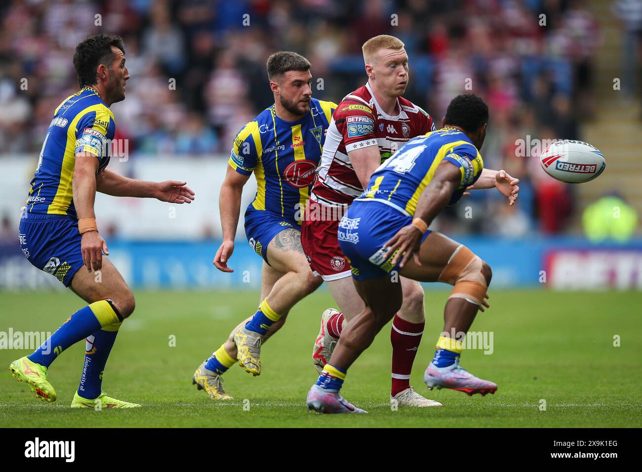Zach Eckersley of Wigan Warriors passes the ball during the Betfred Super League Round 13 match Warrington Wolves vs Wigan Warriors at Halliwell Jones Stadium, Warrington, United Kingdom, 1st June 2024  (Photo by Gareth Evans/News Images) in Warrington, United Kingdom on 6/1/2024. (Photo by Gareth Evans/News Images/Sipa USA) Stock Photo