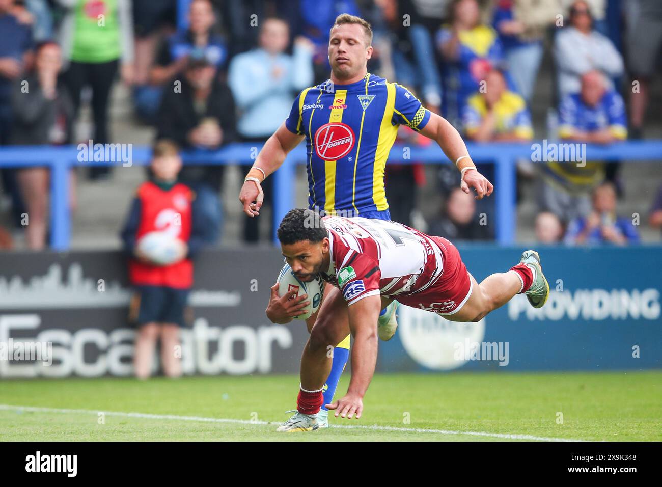 Warrington, UK. 01st June, 2024. Kruise Leeming of Wigan Warriors goes over for a try and makes the score 12-16 during the Betfred Super League Round 13 match Warrington Wolves vs Wigan Warriors at Halliwell Jones Stadium, Warrington, United Kingdom, 1st June 2024 (Photo by Gareth Evans/News Images) in Warrington, United Kingdom on 6/1/2024. (Photo by Gareth Evans/News Images/Sipa USA) Credit: Sipa USA/Alamy Live News Stock Photo
