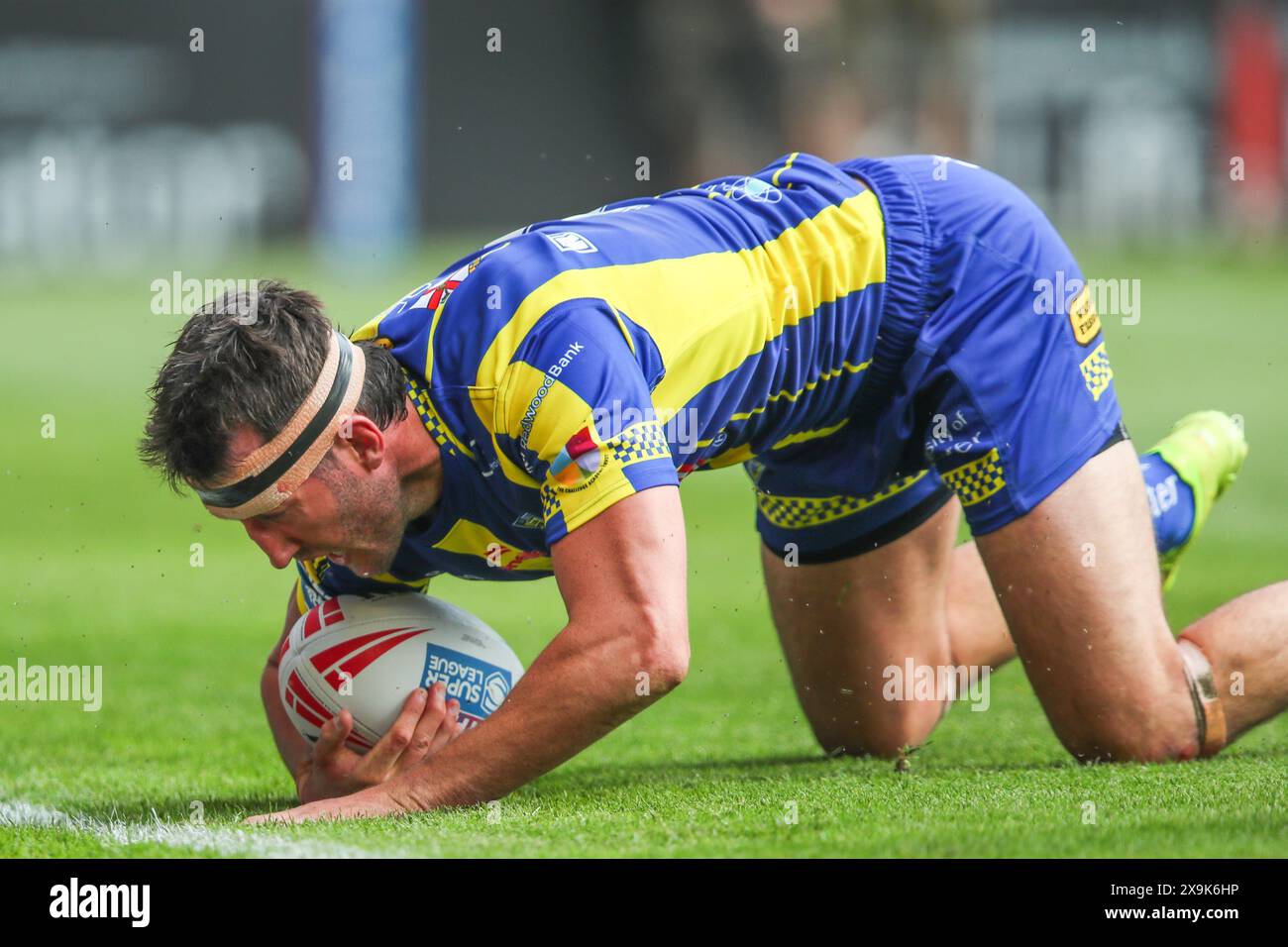 Warrington, UK. 01st June, 2024. Stefan Ratchford of Warrington Wolves goes over for a try and makes the score 16-19 during the Betfred Super League Round 13 match Warrington Wolves vs Wigan Warriors at Halliwell Jones Stadium, Warrington, United Kingdom, 1st June 2024 (Photo by Gareth Evans/News Images) in Warrington, United Kingdom on 6/1/2024. (Photo by Gareth Evans/News Images/Sipa USA) Credit: Sipa USA/Alamy Live News Stock Photo