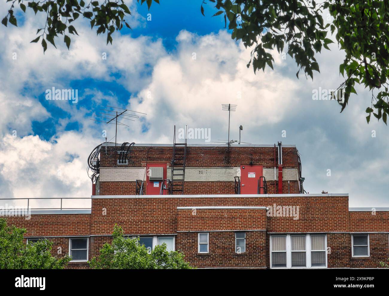 Rooftop utilities hi-res stock photography and images - Alamy