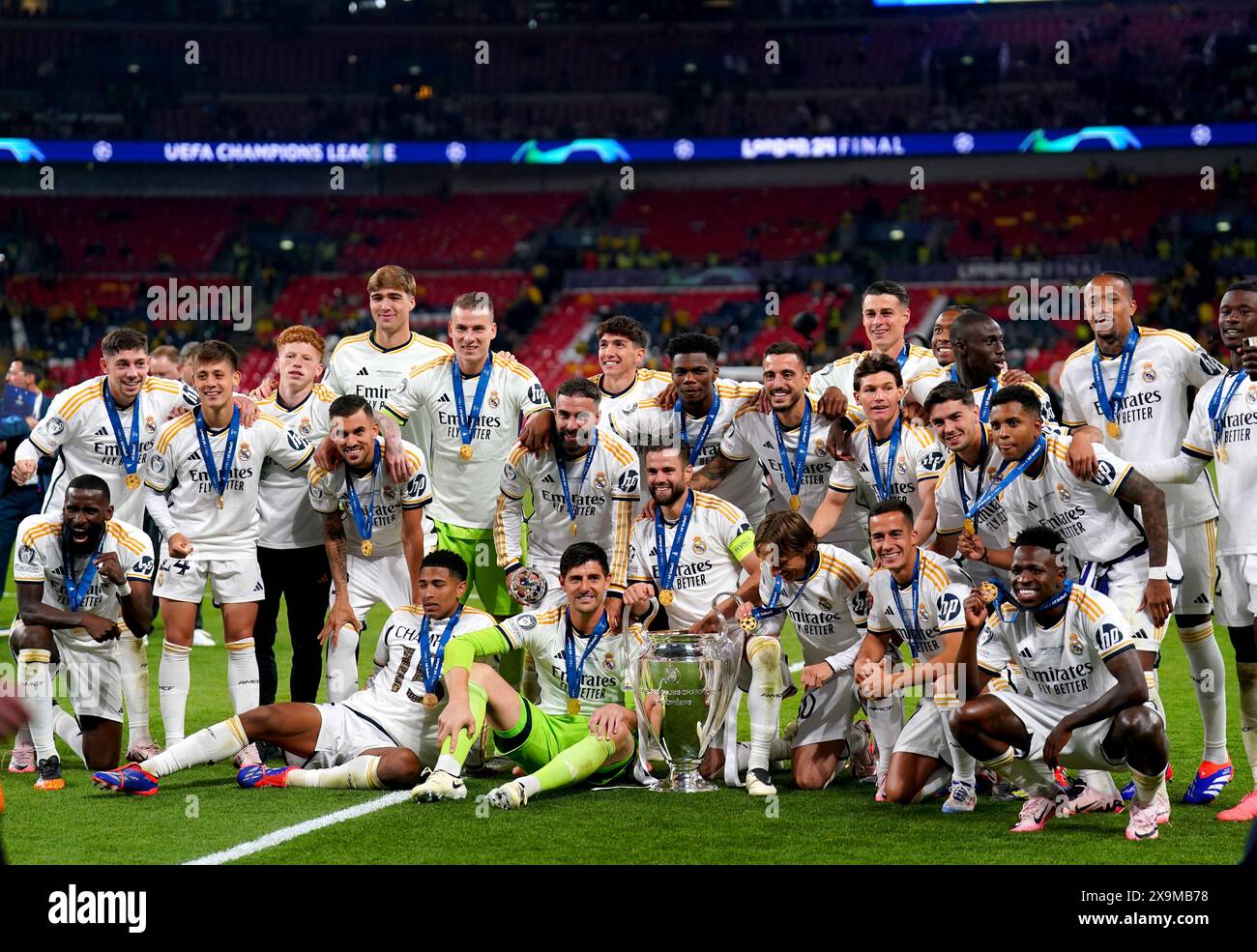 Real madrid players pose photo hi-res stock photography and images - Alamy