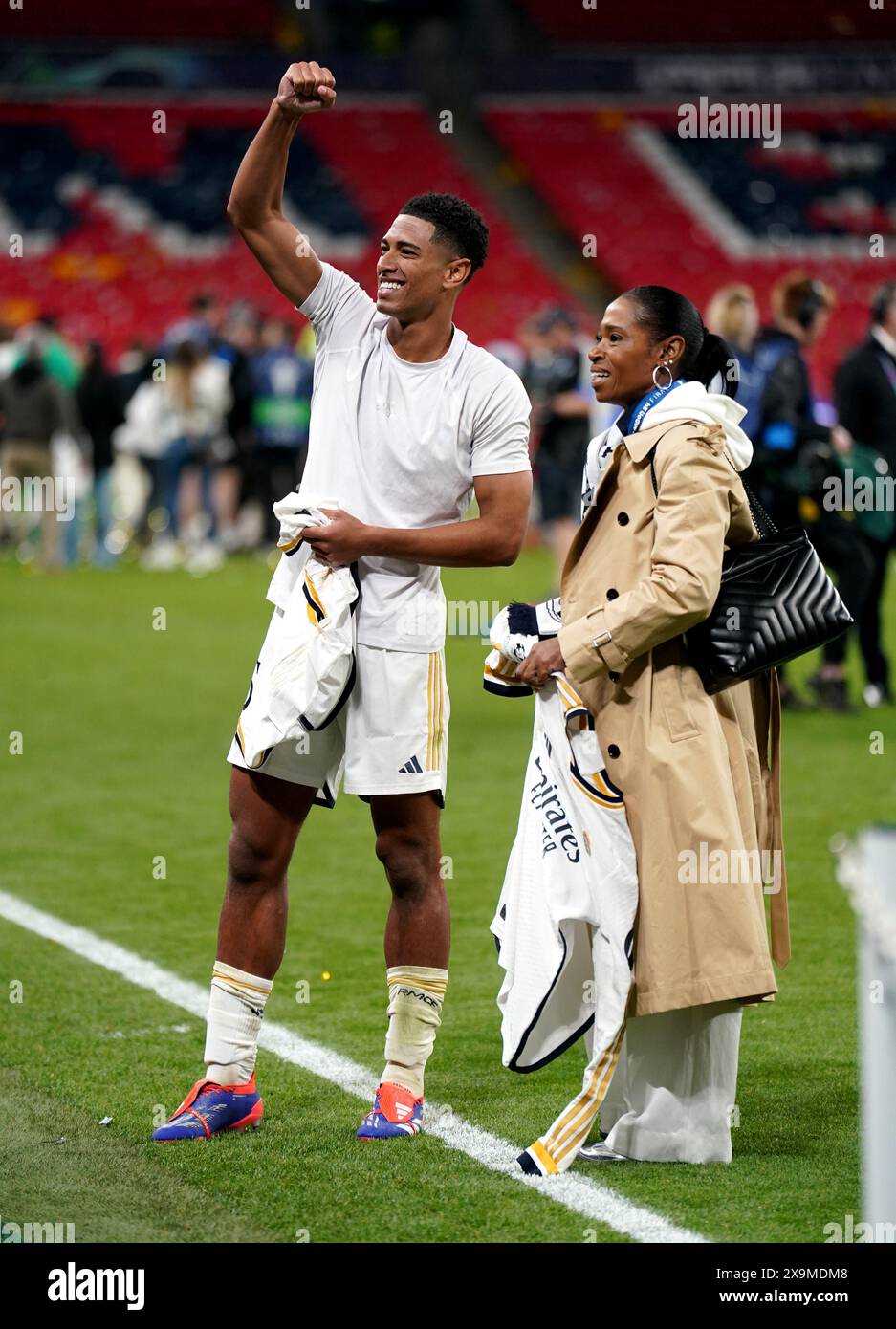 Real Madrid s Jude Bellingham And Mum Denise Bellingham At The End Of Real Madrid s Jude Bellingham And Mum Denise Bellingham At The End Of