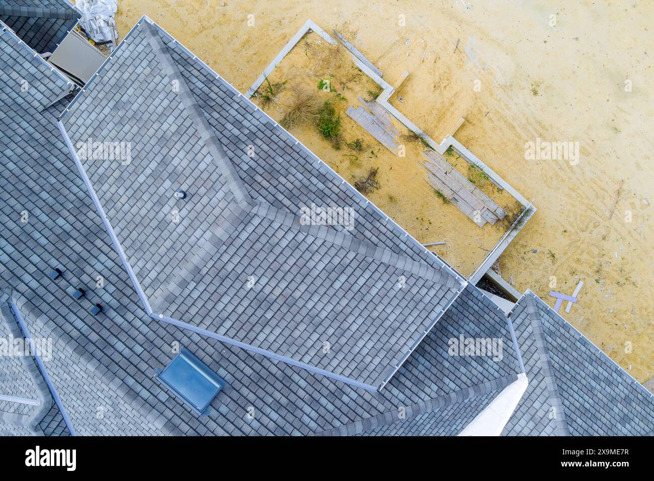 Rooftop of newly constructed house covered in asphalt shingles Stock ...