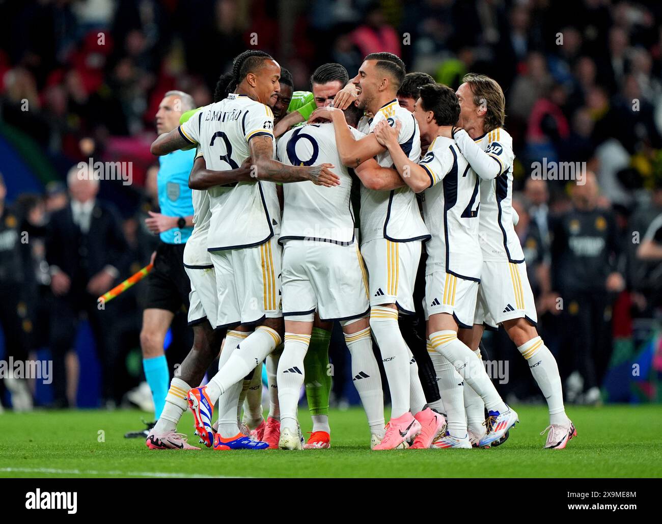 Real Madrid players celebrate winning the UEFA Champions League final ...