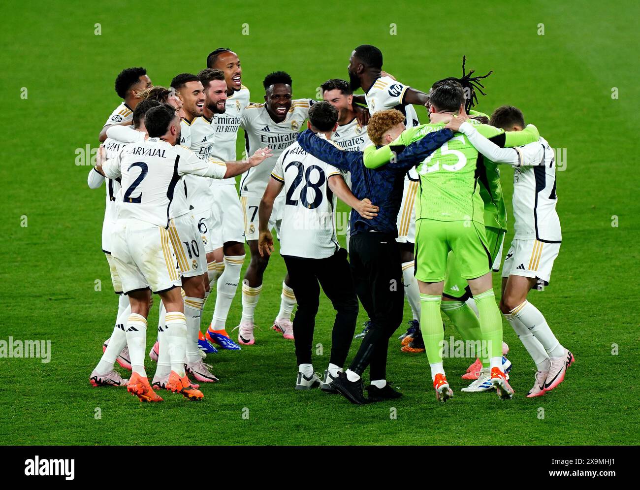 Real Madrid players celebrate winning the UEFA Champions League final ...