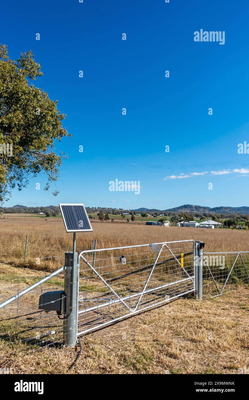 Solar powered farm gate near Tamworth NSW Australia Stock Photo Alamy